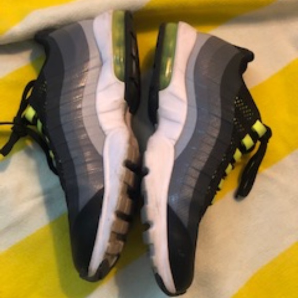 Nike Air Max - Picture 1 of 3